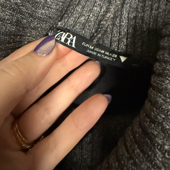 Zara Grey Sleeveless Turtleneck Sweater Vest Size Medium - Picture 4 of 7